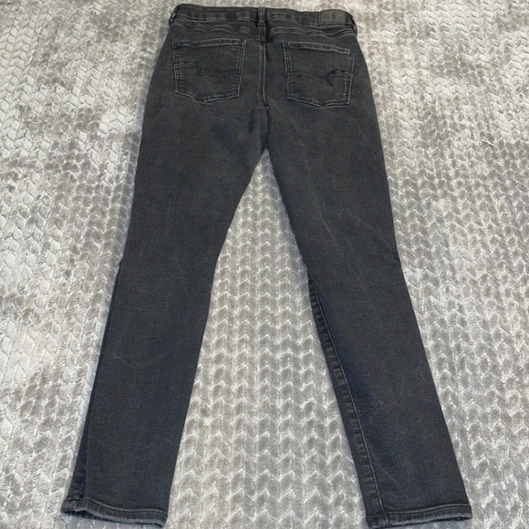 American Eagle Curvy Hi-Rise Black Distressed Jeggings.  Black. Size 10 - Picture 7 of 12